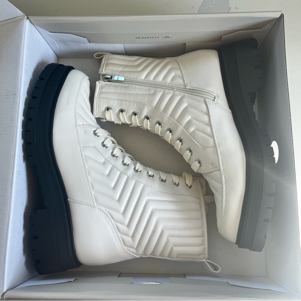 Marc Fisher Quilted Faux Leather Pierce Ivory Combat Boot Women’s Sz 8 Med BNWB - Picture 2 of 10